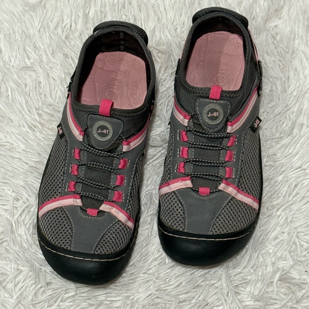 J-41  Tahoe Jeep Women’s Slip On Walking Shoes
Size 7M